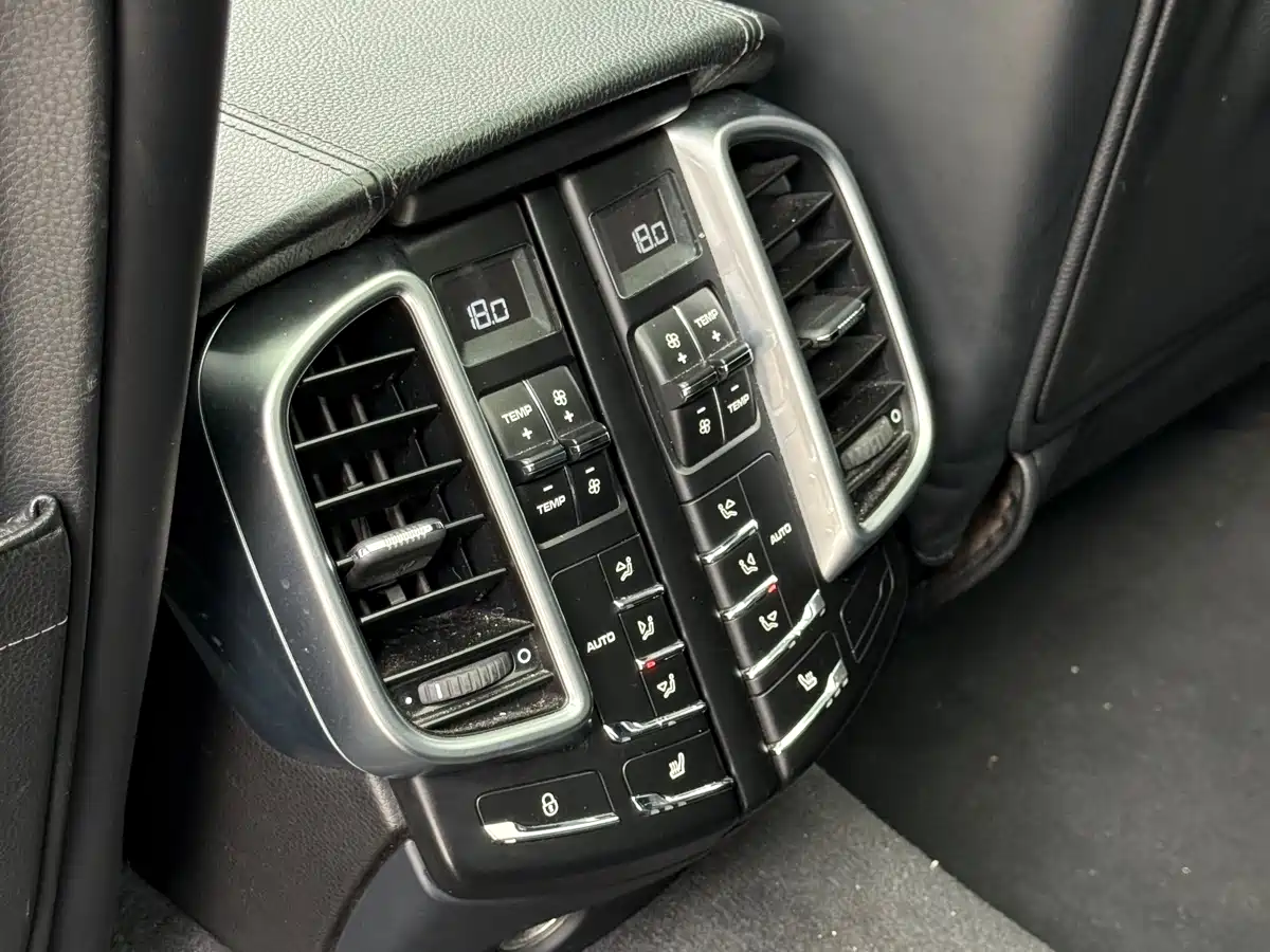 Porsche Cayenne 2014 Cayenne Platinum Edition 3.0T фото 20