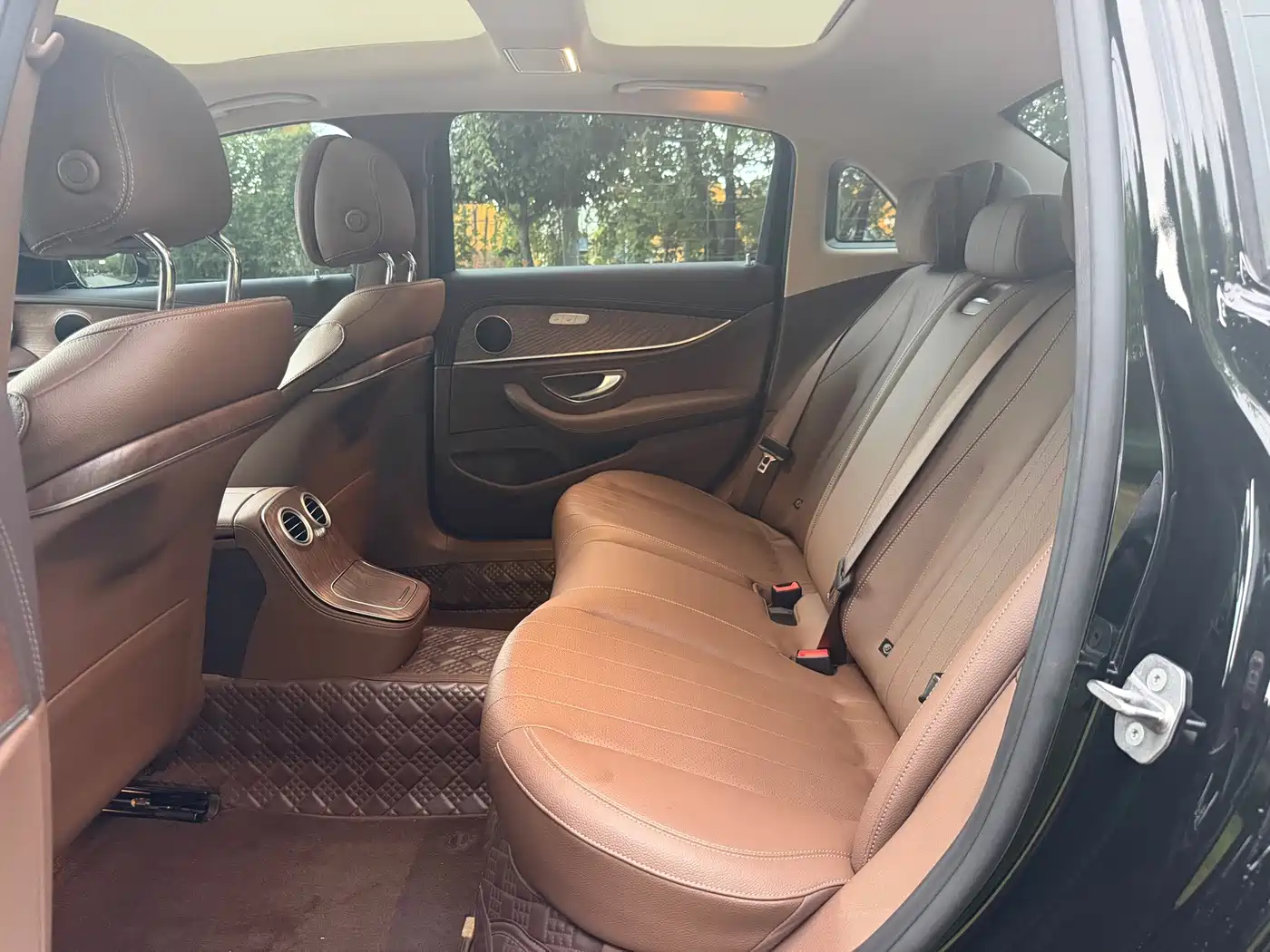 Mercedes-Benz E-Class, миниатюра 17