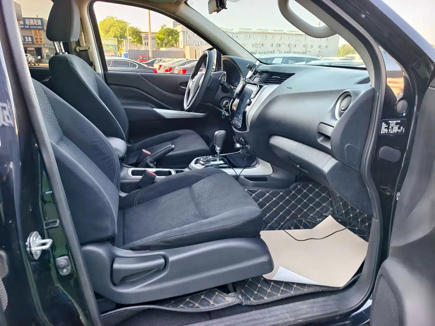 Nissan Navara 2019 2017 Model 2.5L Automatic 4WD Luxury QR25