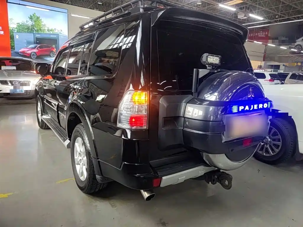 Mitsubishi Pajero (Import) 2016 3.0L Automatic Premium (China V) фото 5