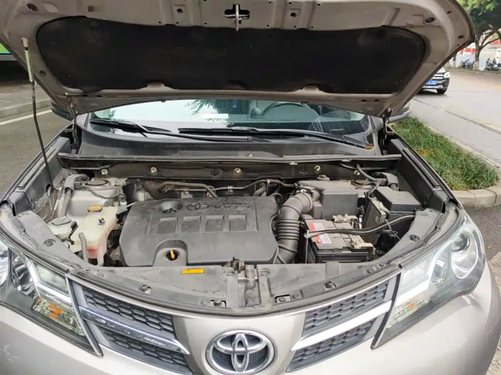 Toyota RAV4 Rongfang 2015 2.0L CVT 2WD Trend Edition фото 11