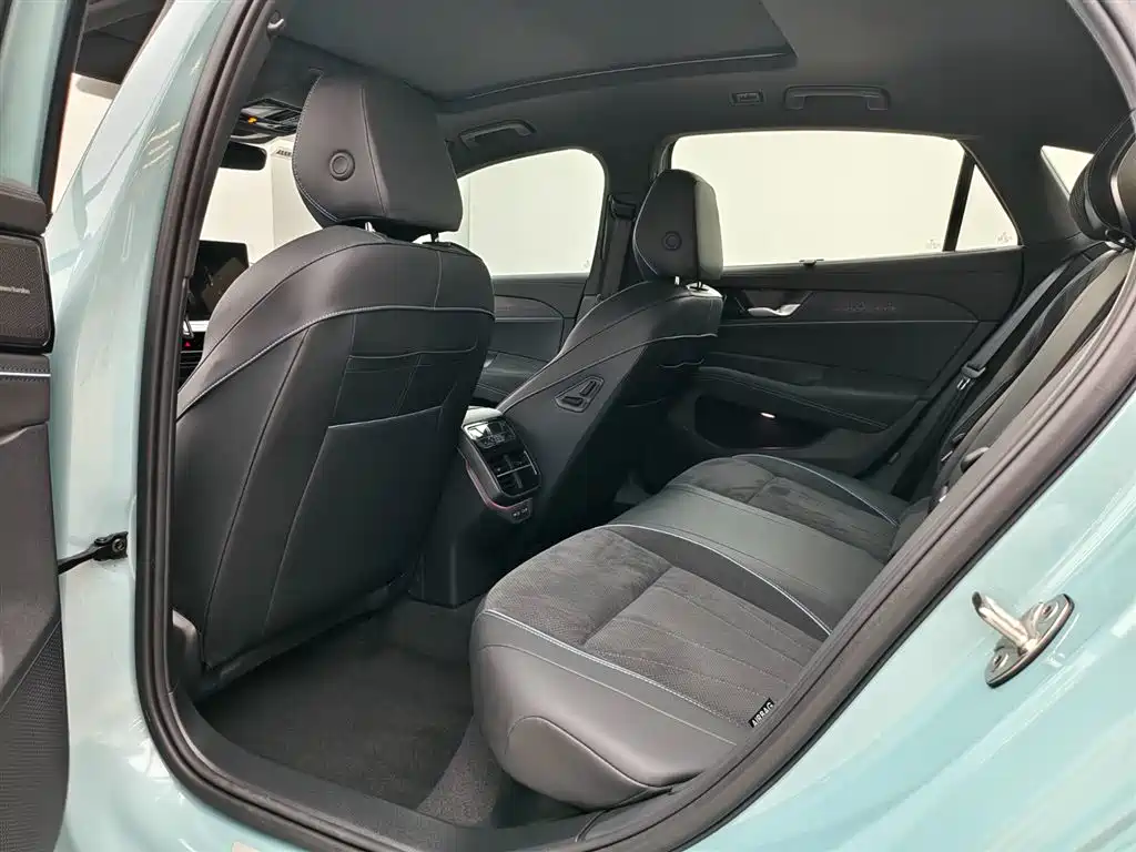 Volkswagen Passat 2025 Model Pro 380TSI Starlight Dragon Premium Edition фото 8