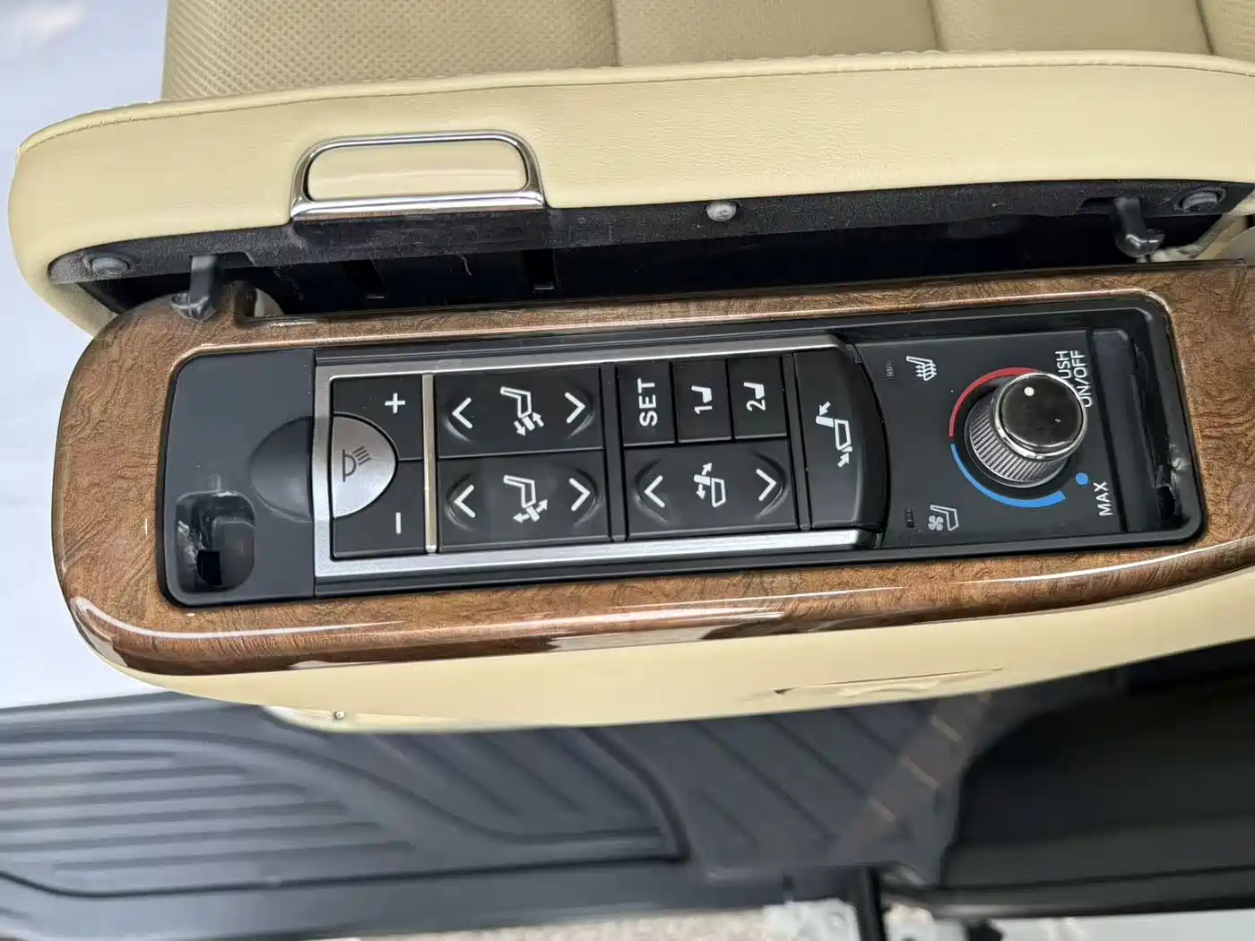 Toyota Alphard 2018 3.5L Premium фото 10