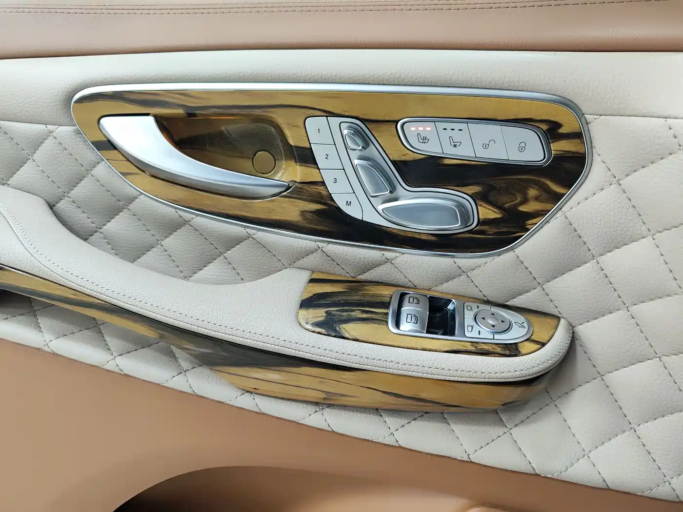 Mercedes-Benz V-Class 2018 V 260 L Premium Long Wheelbase Edition China VI фото 20