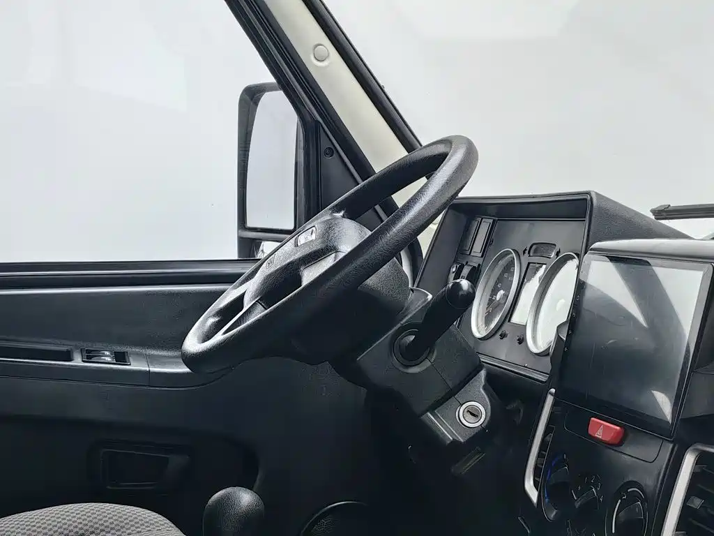 Iveco Daily 2021 2021 Model 2.5T A35 M1 Passenger Vehicle 5-9 Seats Short Wheelbase Medium Roof Dual Tires Sliding Door