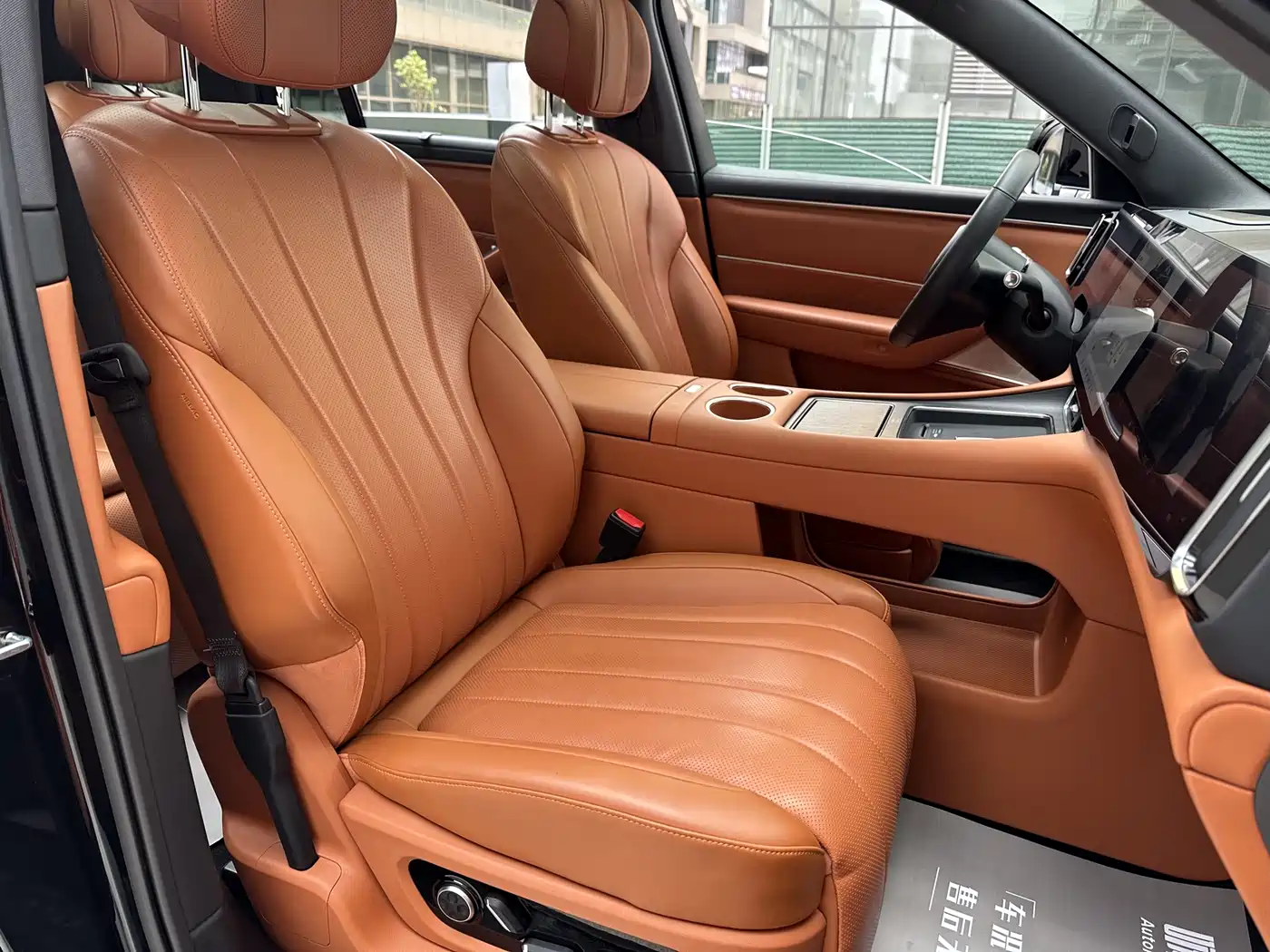 AITO Wenjie AITO M8 2025 Model Extended Range Max+ Edition 53.4kWh 6-Seater фото 9