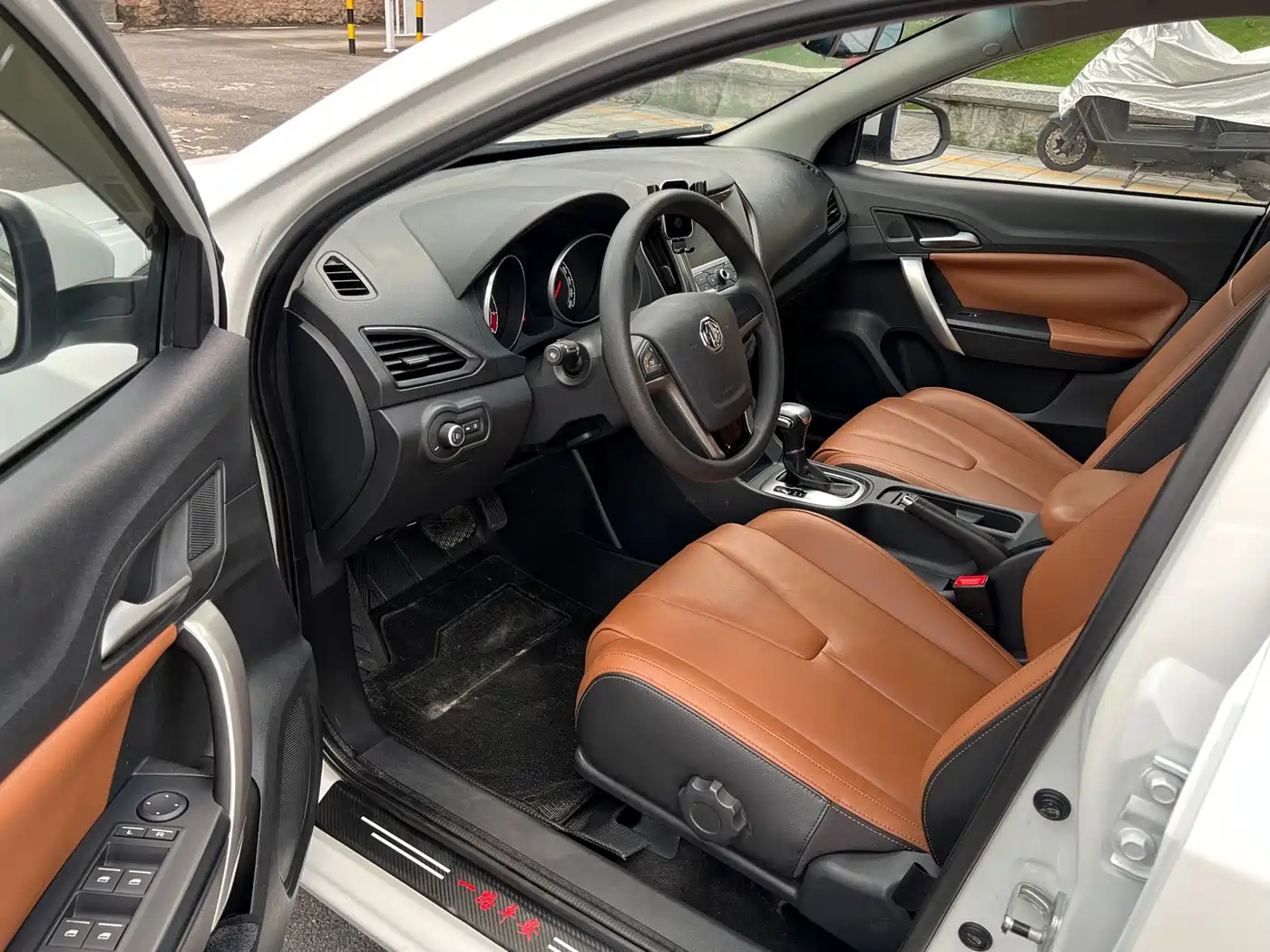 MG GT 2017 2016 Model 1.5L Automatic Premium Luxury Edition