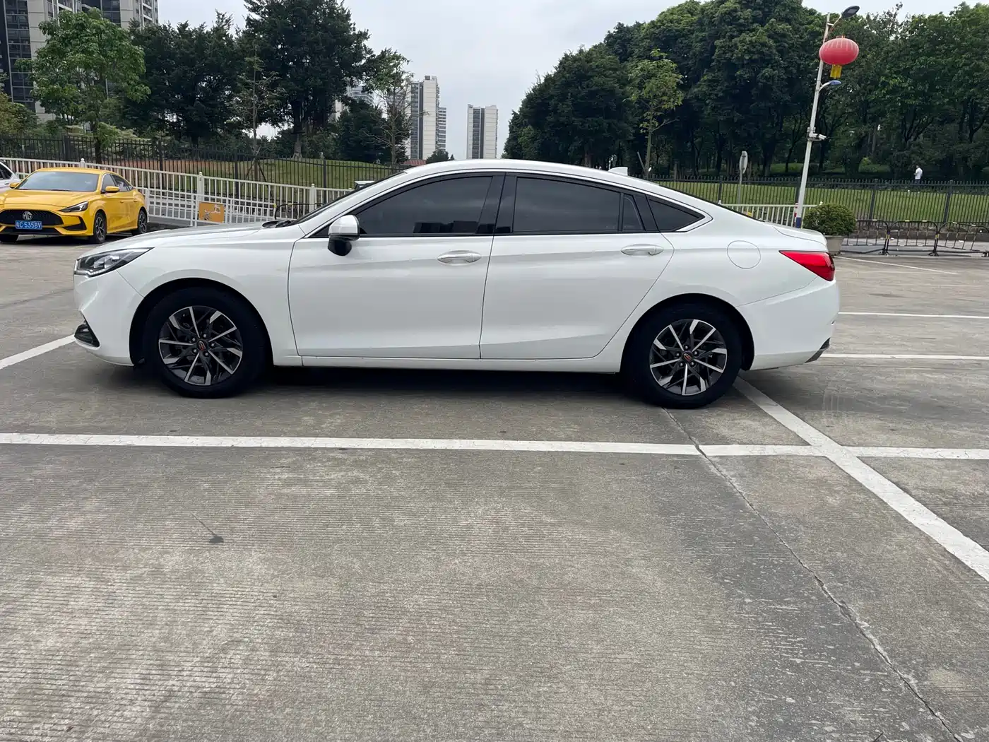 Hongqi H5 2020 1.5T DCT Qi Rhythm Edition фото 12