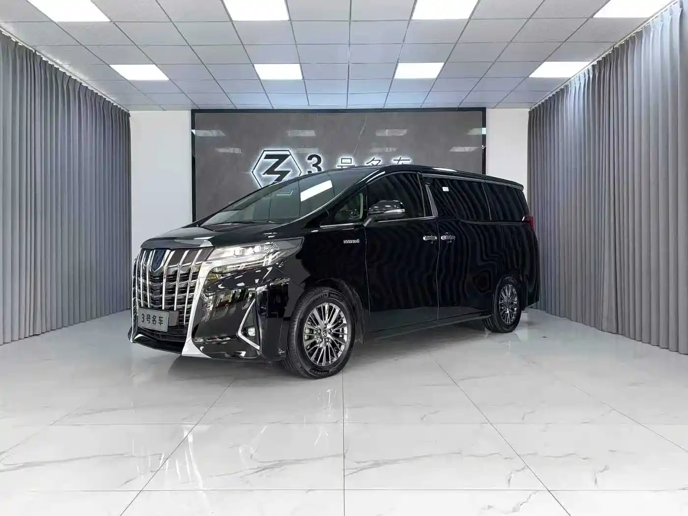 Toyota Alphard 2019 Hybrid 2.5L Premium Edition фото 4