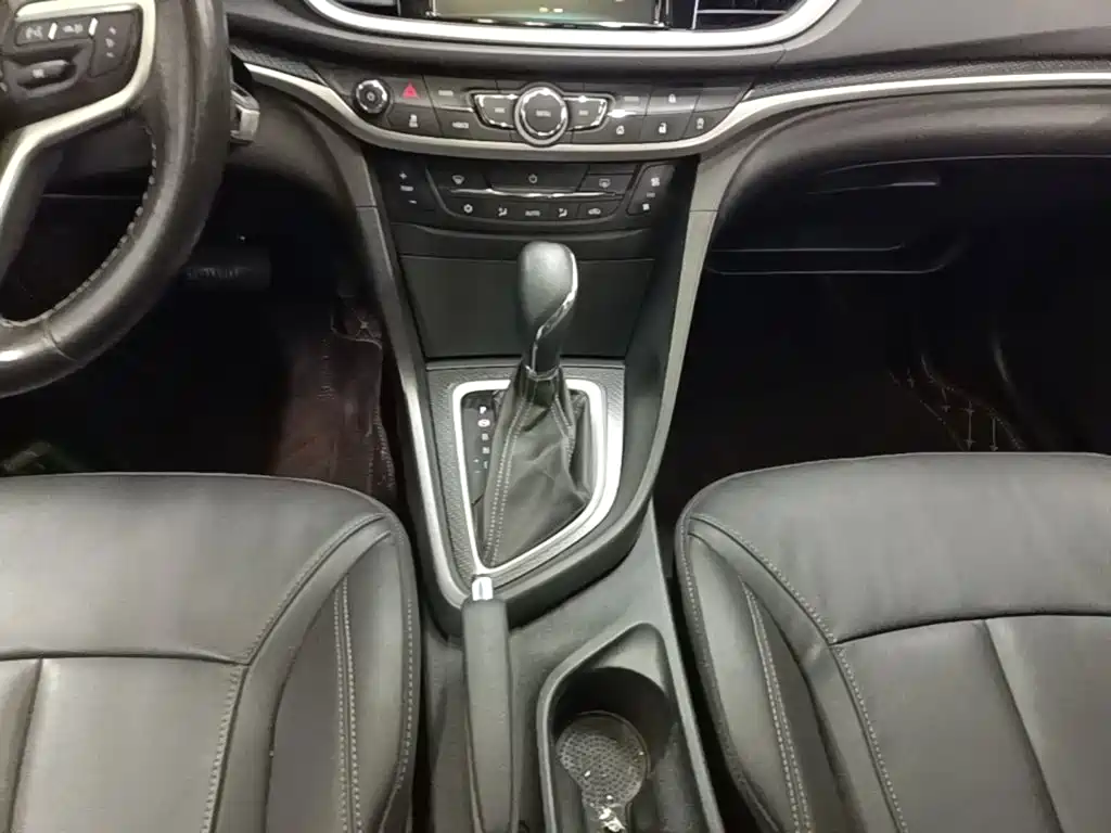 Фото 14 - Buick Excelle