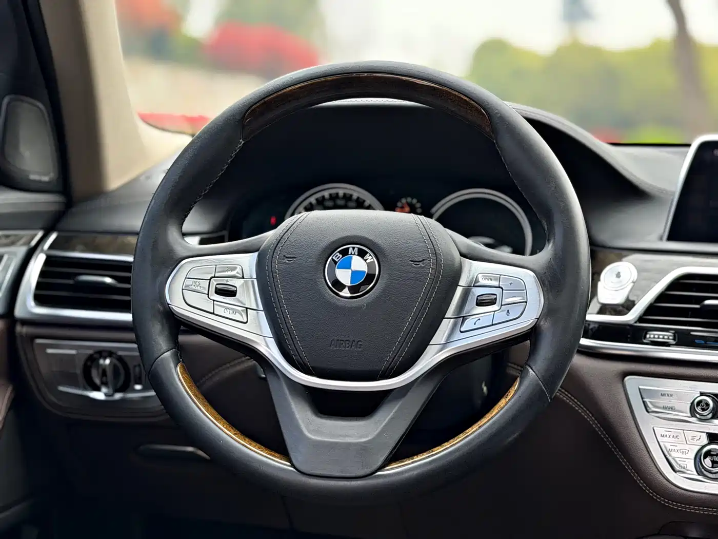 BMW 7 Series 2016 730Li Luxury фото 9