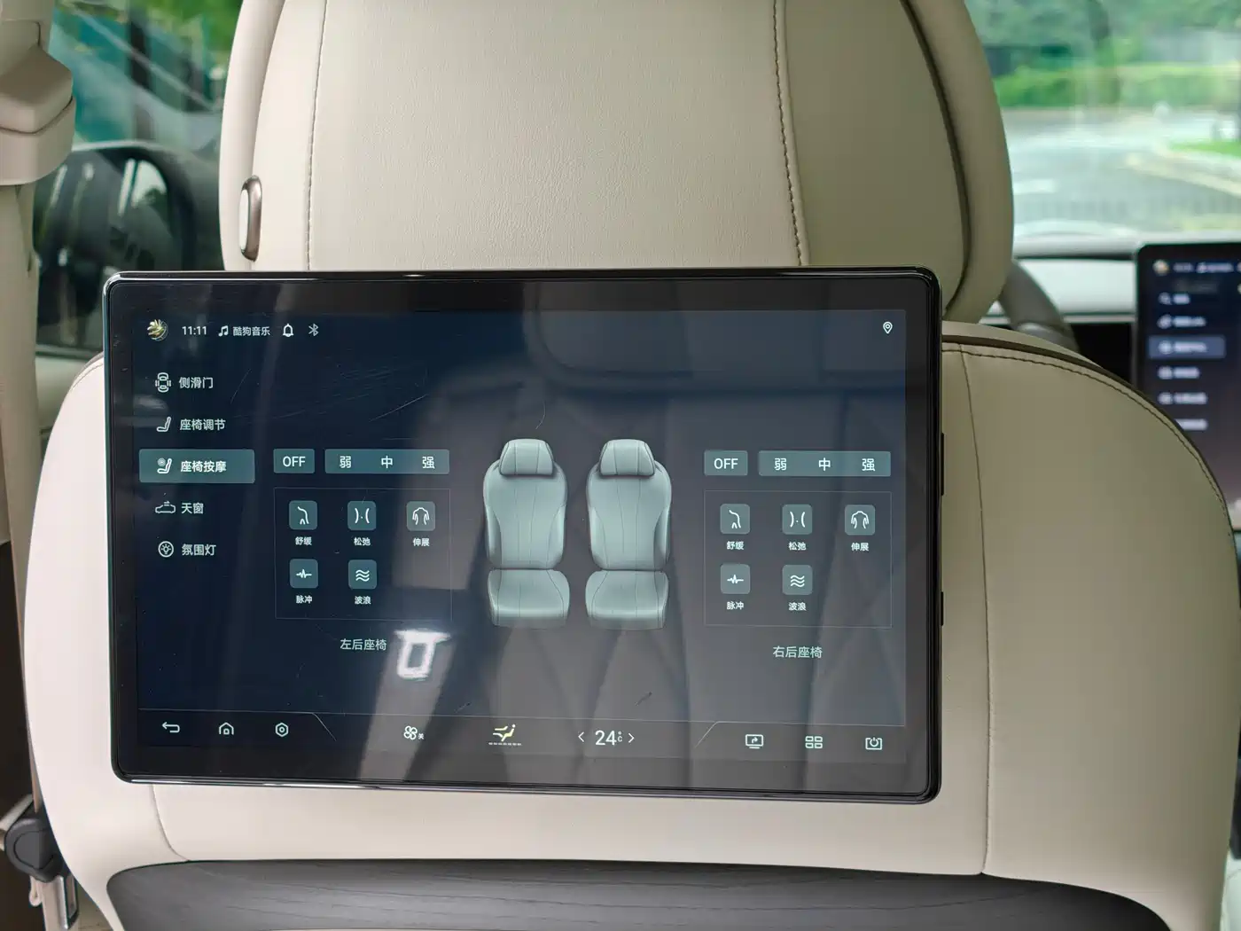 Denza D9 2022 DM-i 970 AWD Flagship фото 19