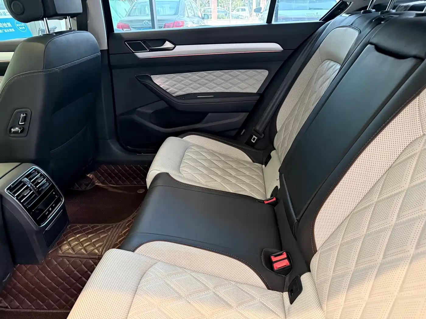 Volkswagen Magotan 2023 Model 2 Million Commemorative Edition 330TSI DSG Luxury фото 7