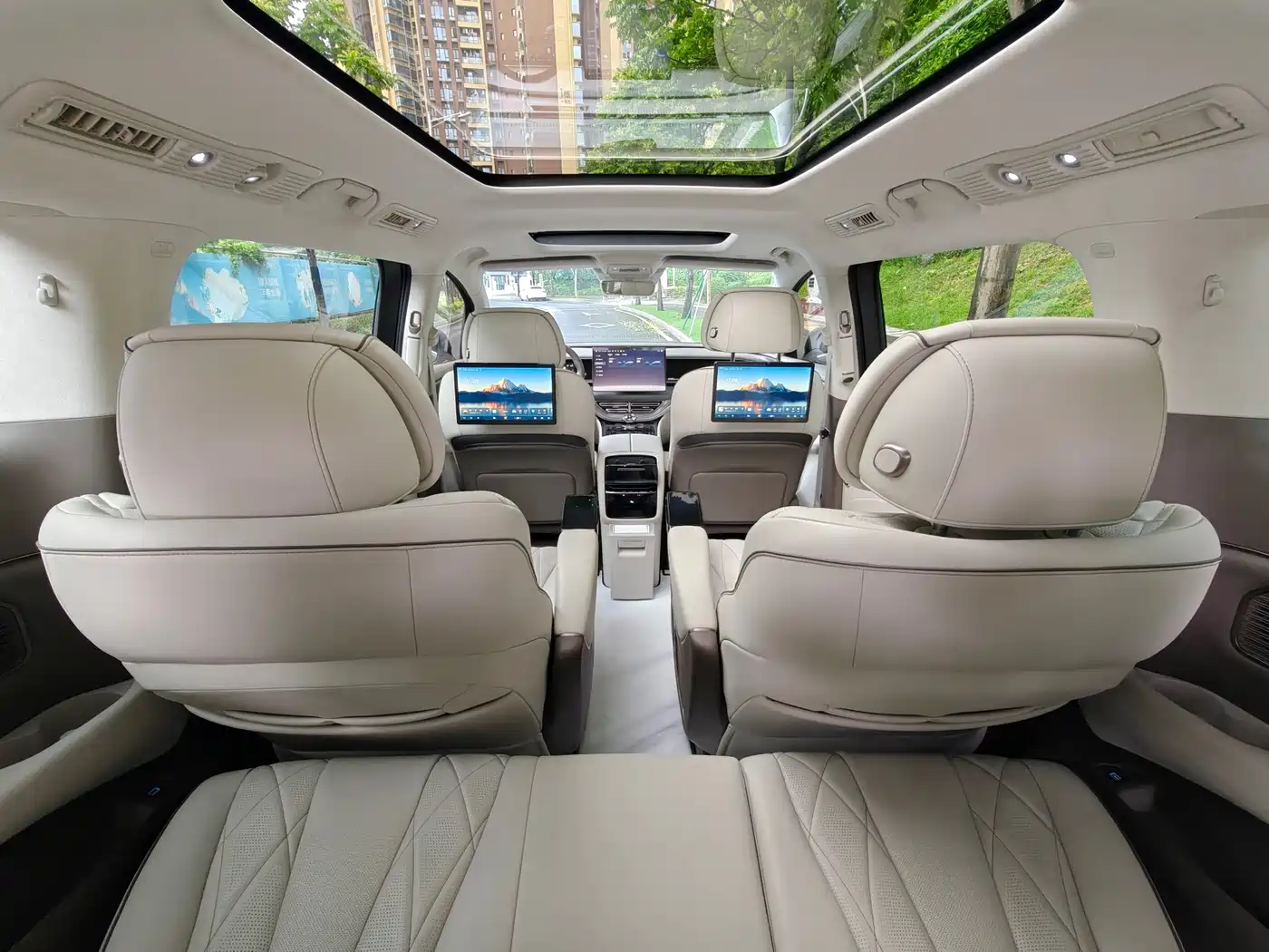 Denza D9 2022 DM-i 970 AWD Flagship фото 24