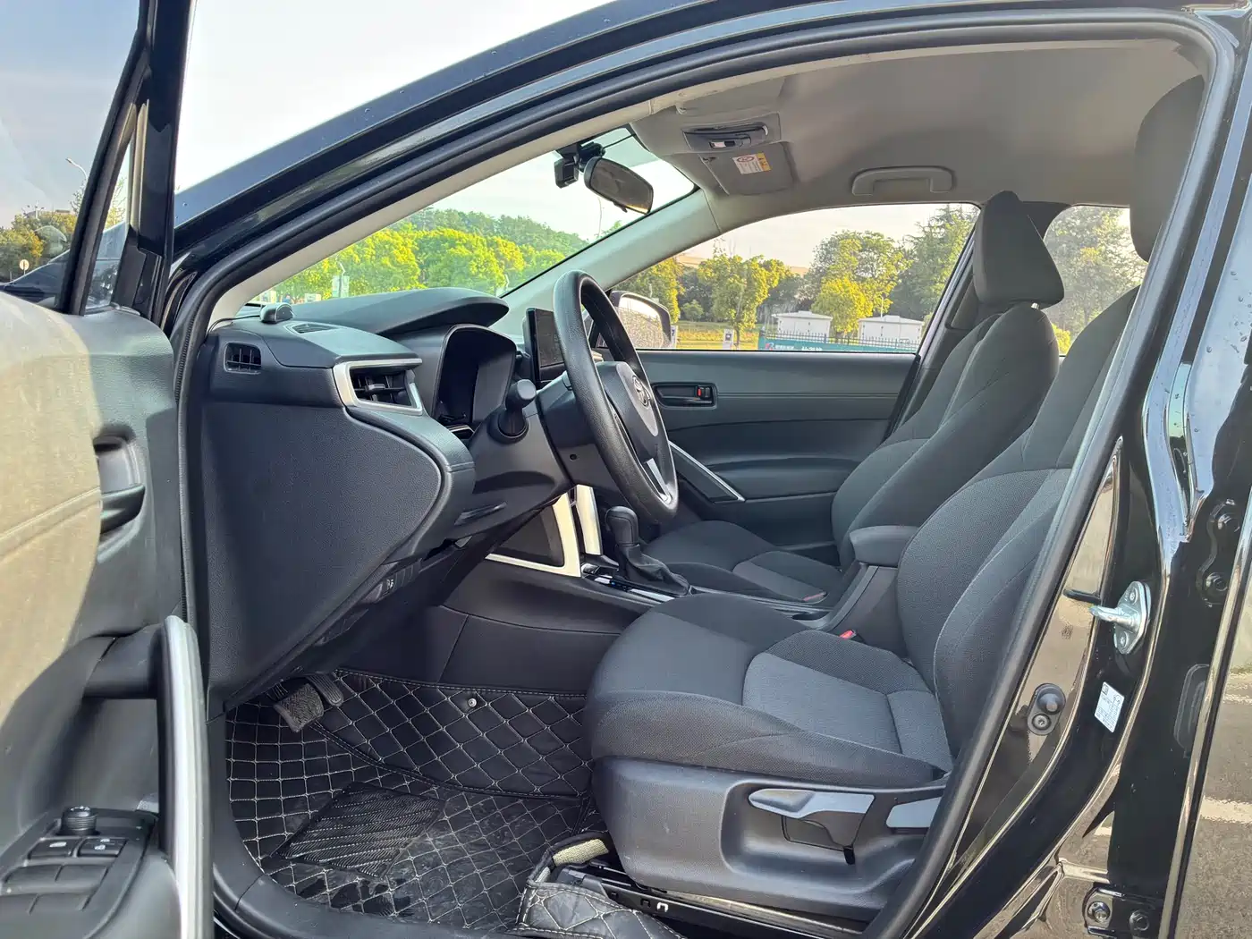 Toyota Frontlander 2023 2.0L CVT Elite Edition фото 8