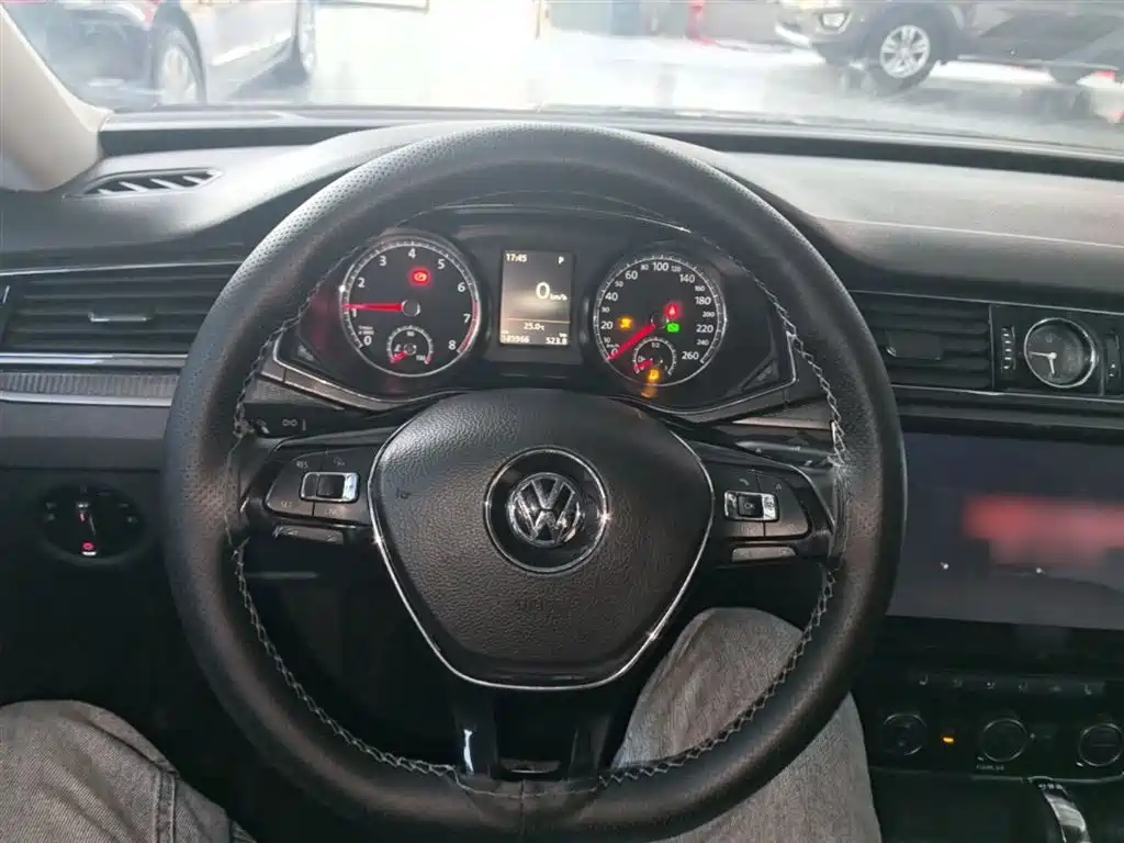 Volkswagen Passat 2016 330TSI DSG Executive Edition фото 10