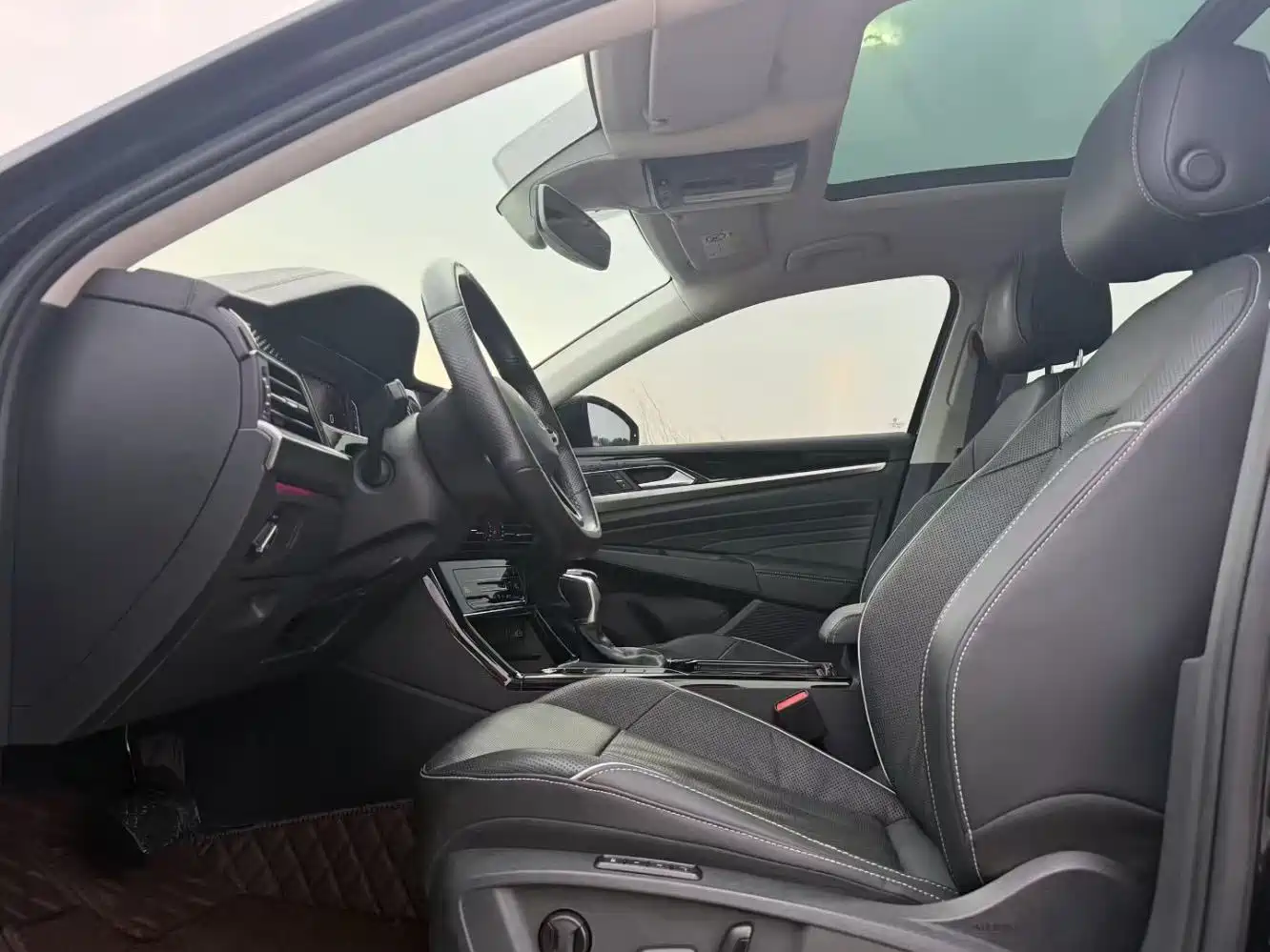 Volkswagen Passat 2022 330TSI Premium Edition фото 4