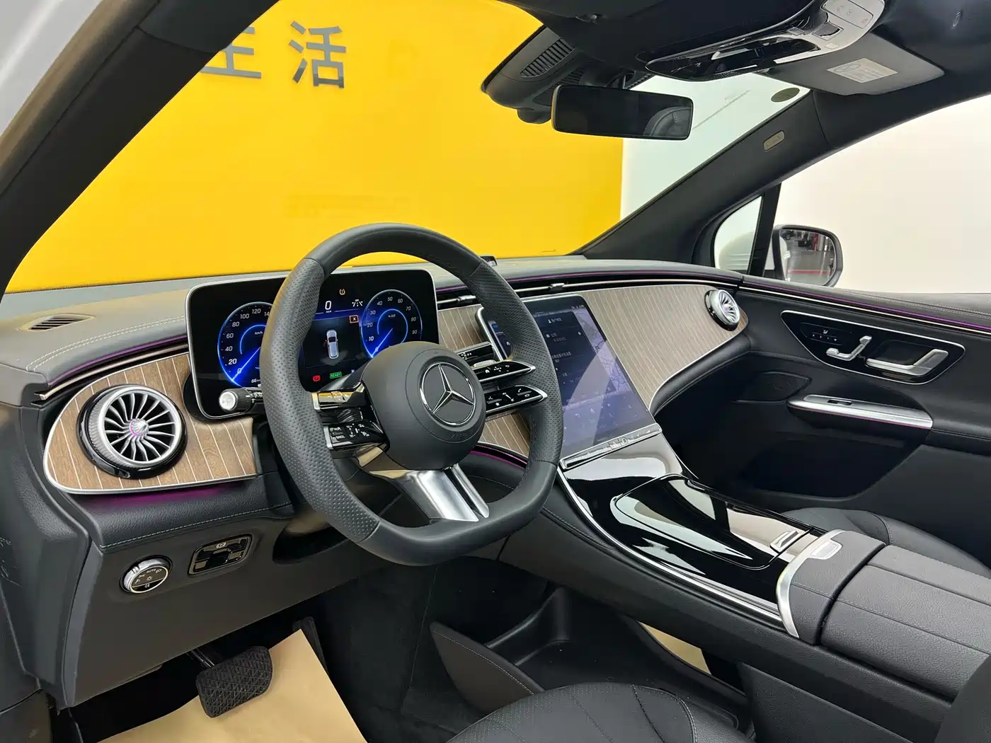 MERCEDES-BENZ EQE SUV