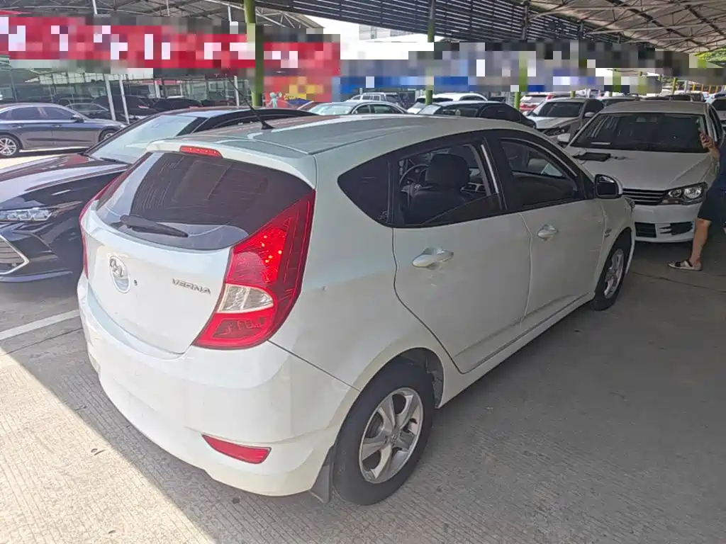 Hyundai Reina 2014 2014 Model 1.4L Automatic GLX