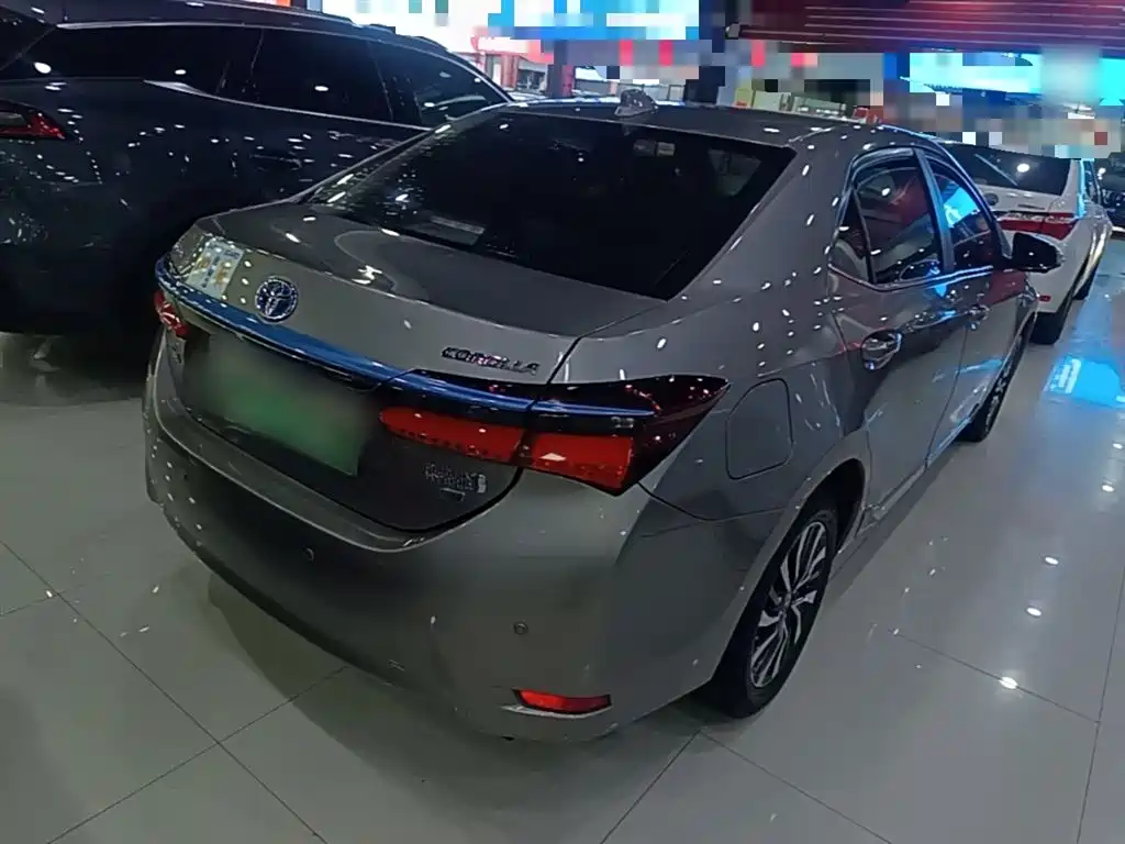 Toyota Corolla Twin Engine E+ 2019 1.8L E-CVT Luxury Edition фото 7