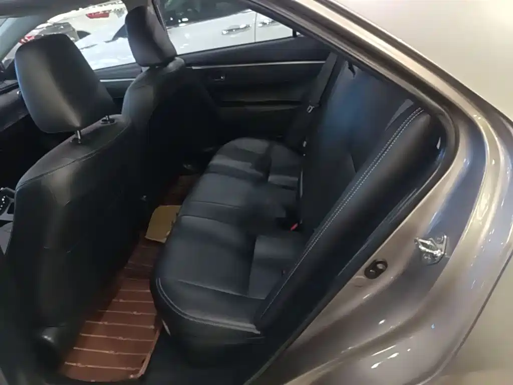 Toyota Corolla Twin Engine E+ 2019 1.8L E-CVT Luxury Edition фото 17