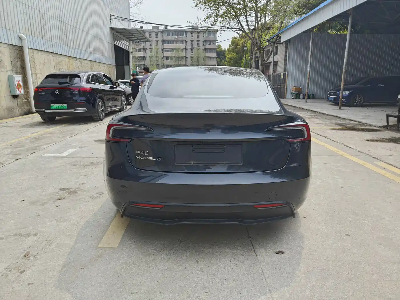 TESLA MODEL 3