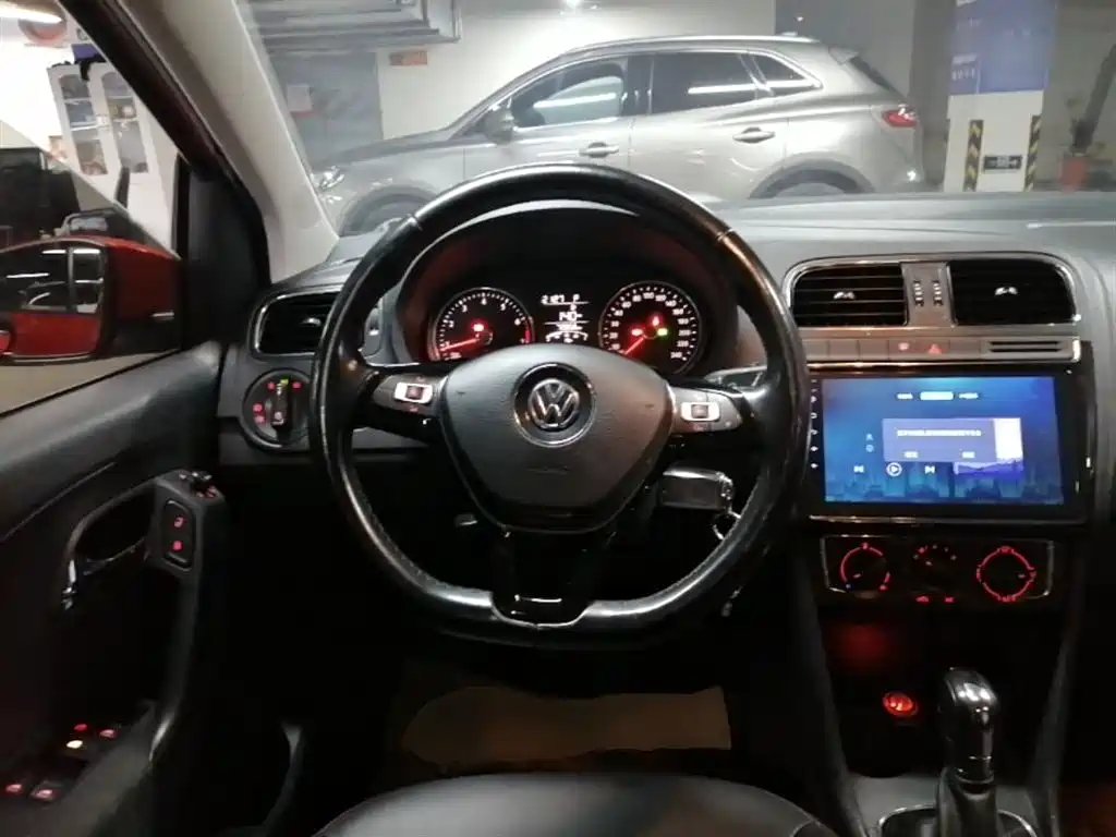 Volkswagen Polo 2016 1.6L Automatic Comfort фото 11