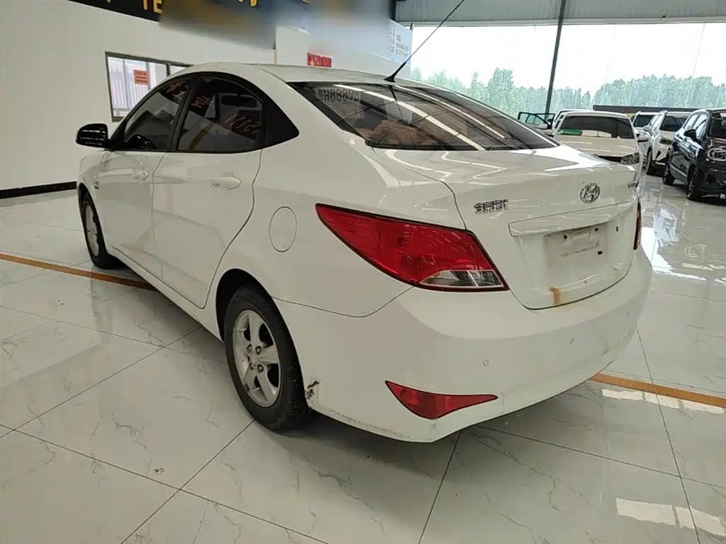 Hyundai Verna 2014 1.4L Automatic Smart GLS фото 5