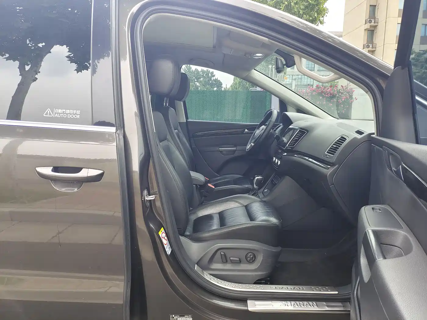 Volkswagen Sharan 2014 2.0TSI Luxury фото 13