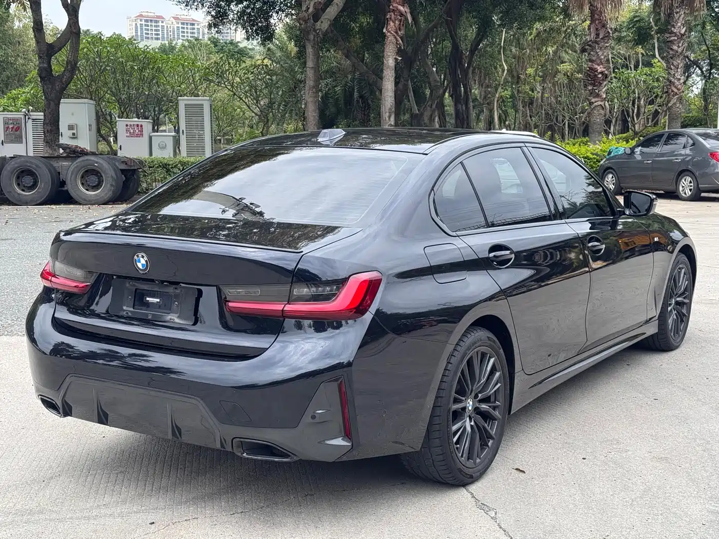 BMW 3 Series 2023 325Li M Sport Black Night Package фото 7