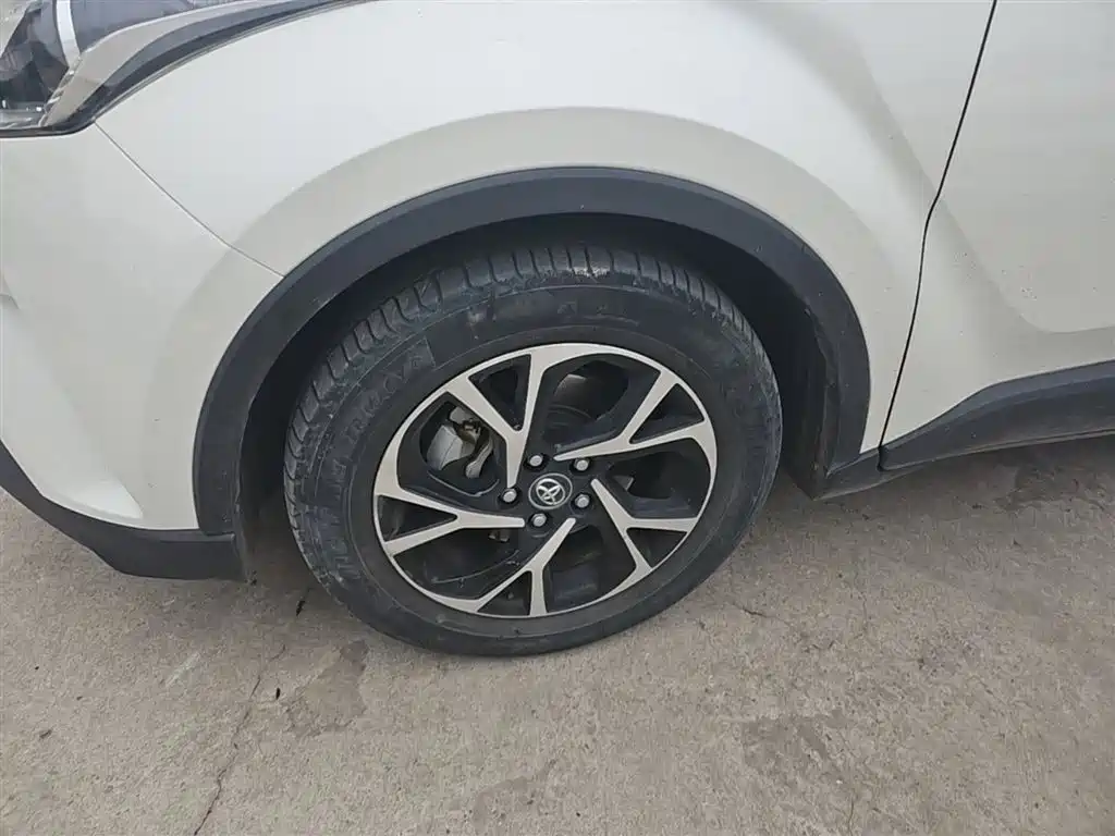 Toyota C-HR 2020 Model 2.0L Leading фото 22