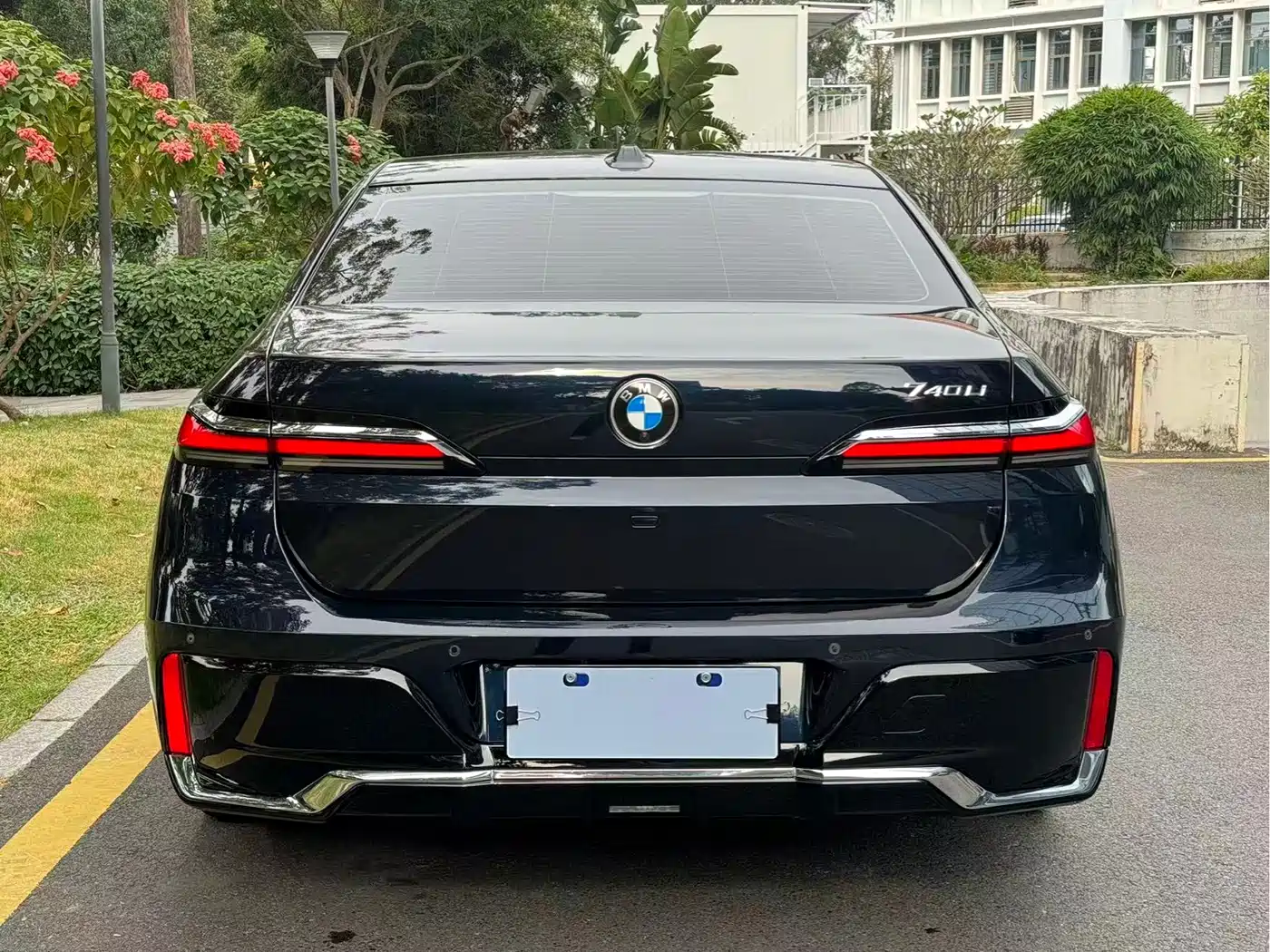 BMW 7 Series 2023 Model 740Li Leading M Sport Package фото 13