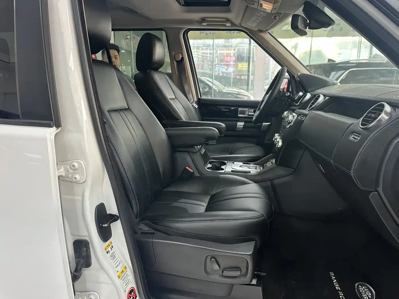 Land Rover Discovery 2013 3.0 SDV6 HSE Diesel фото 24