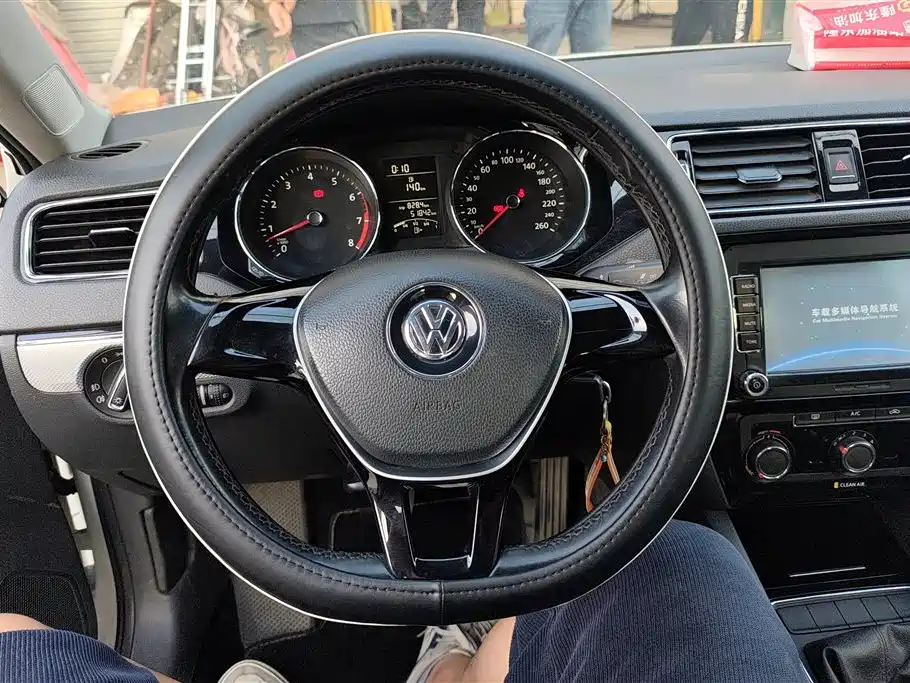 Volkswagen Sagitar 2015 1.6L Manual Comfort фото 15