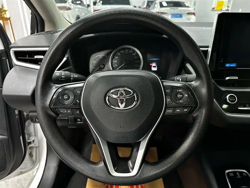 Toyota Corolla 2021 Hybrid 1.8L E-CVT Elite Edition фото 13