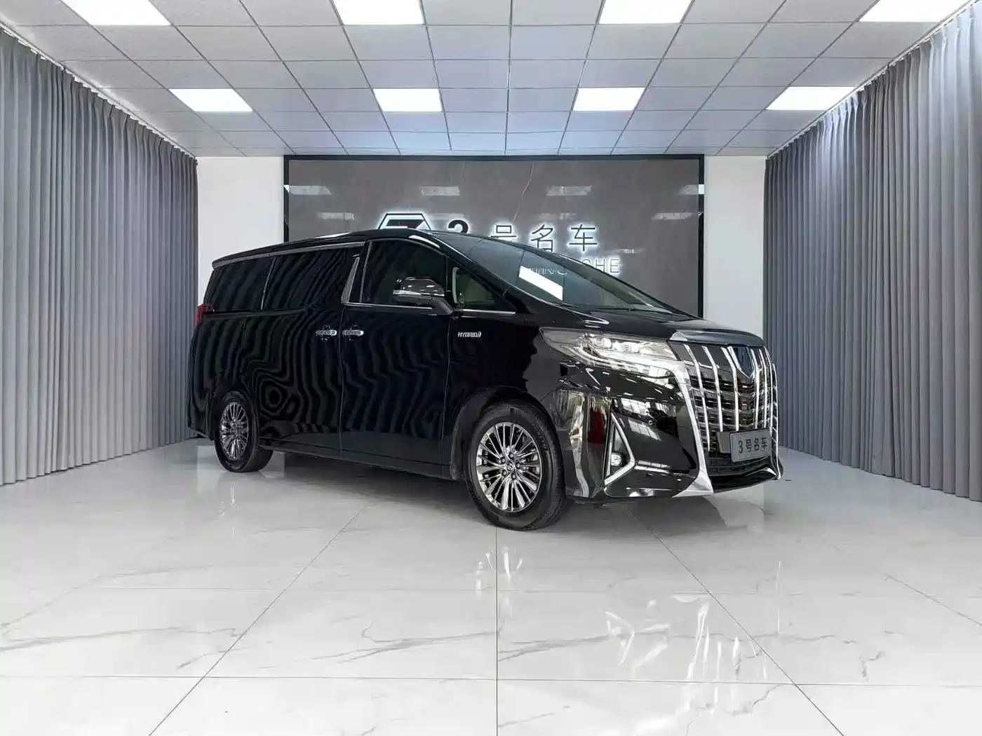 Toyota Alphard 2019 Hybrid 2.5L Premium Edition фото 3