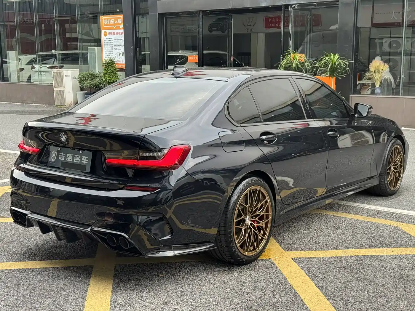 BMW 3 Series 2021 330Li xDrive M Sport Night Edition фото 16