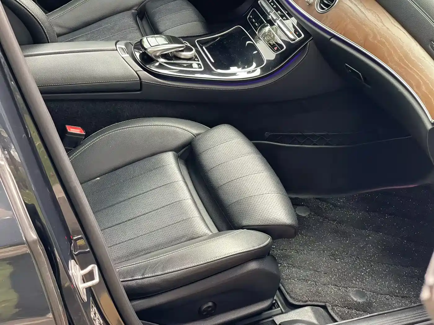 Mercedes-Benz E-Class 2017 E 200 L Sport 4MATIC фото 4