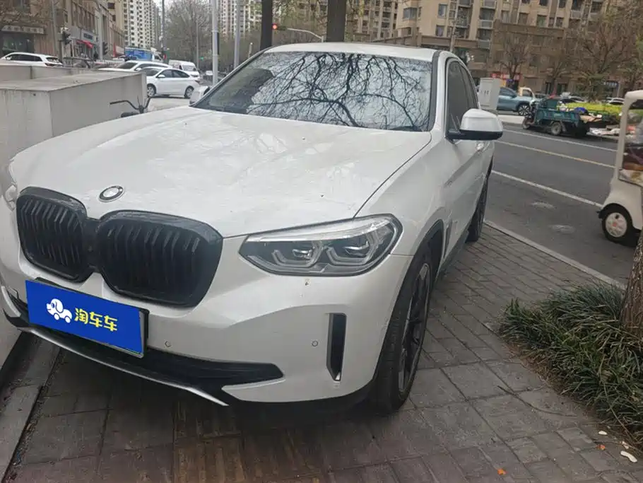 BMW IX3