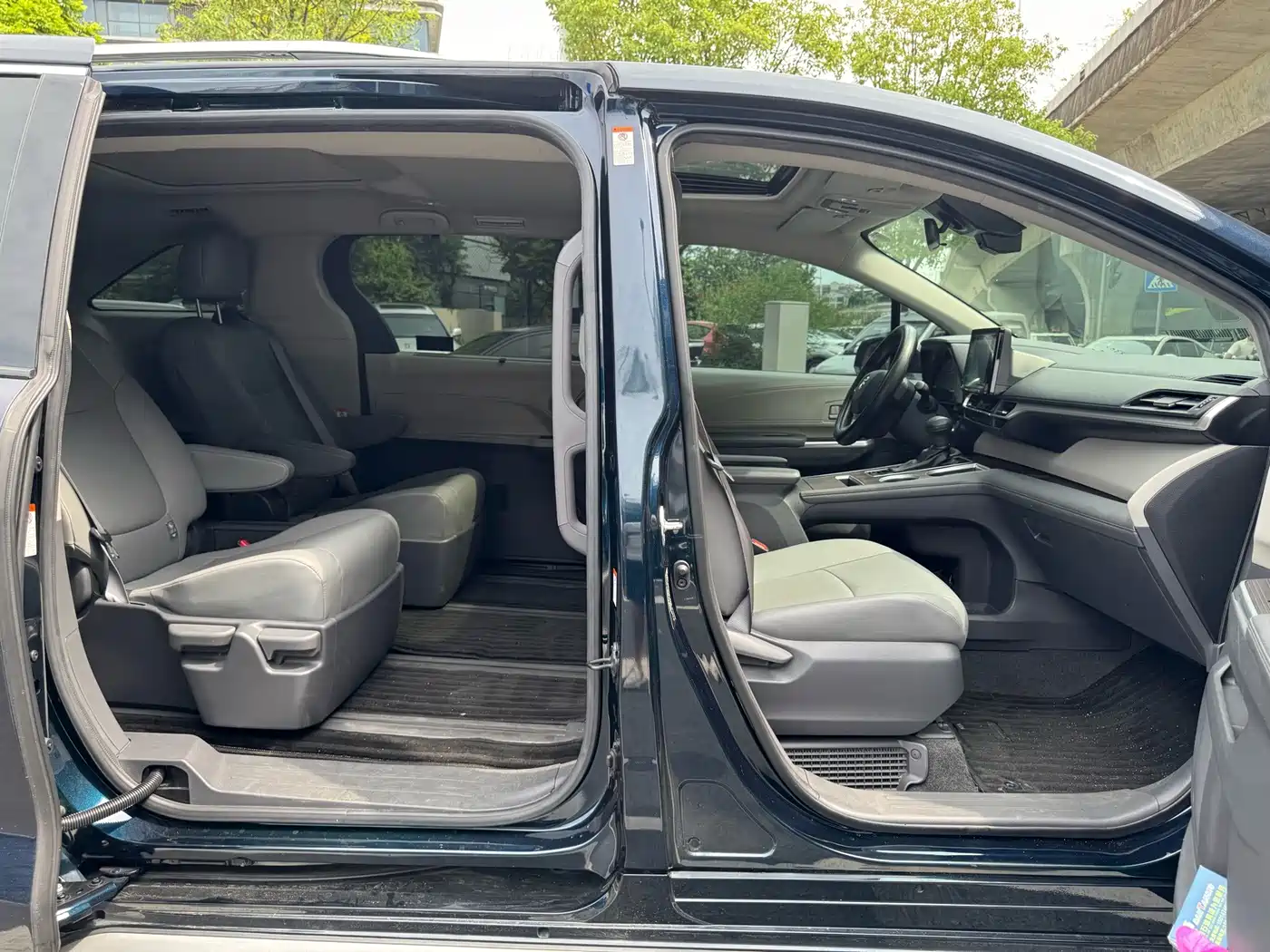 Toyota Granvia 2023 2023 2.5L Hybrid Luxury Edition