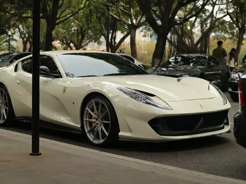 Ferrari 812 2019 2017 6.5L Superfast