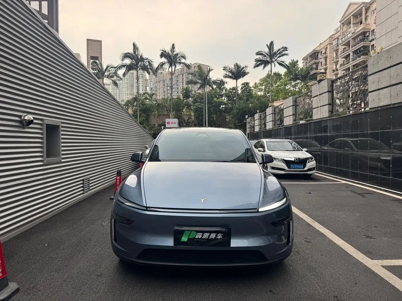 TESLA MODEL Y