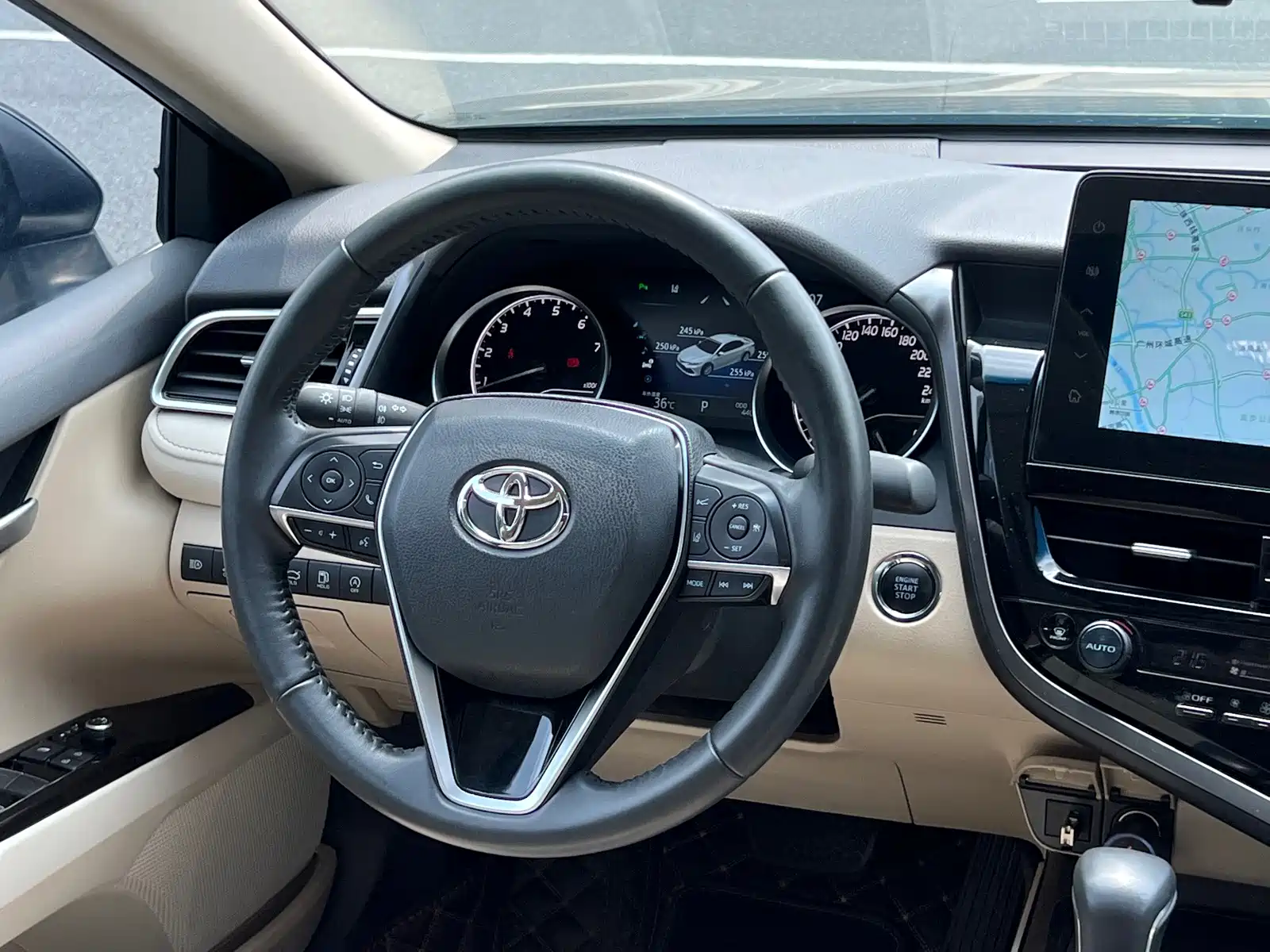Фото 7 - Toyota Camry
