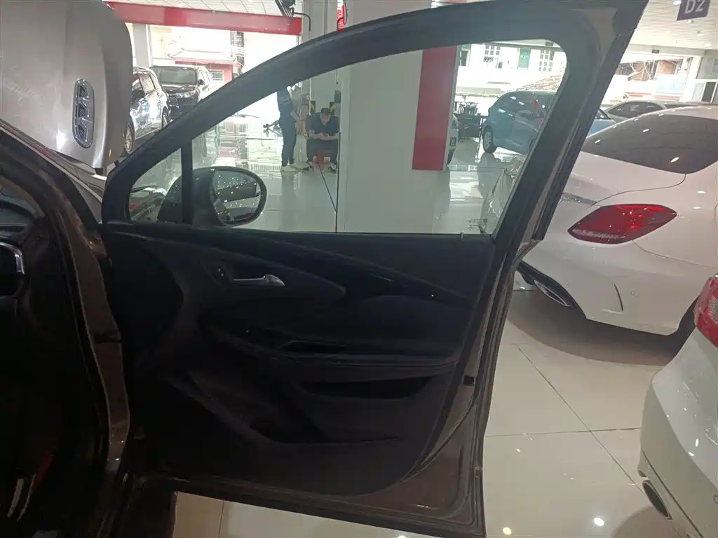 Buick Envision Plus 2016 20T 2WD Leading фото 19