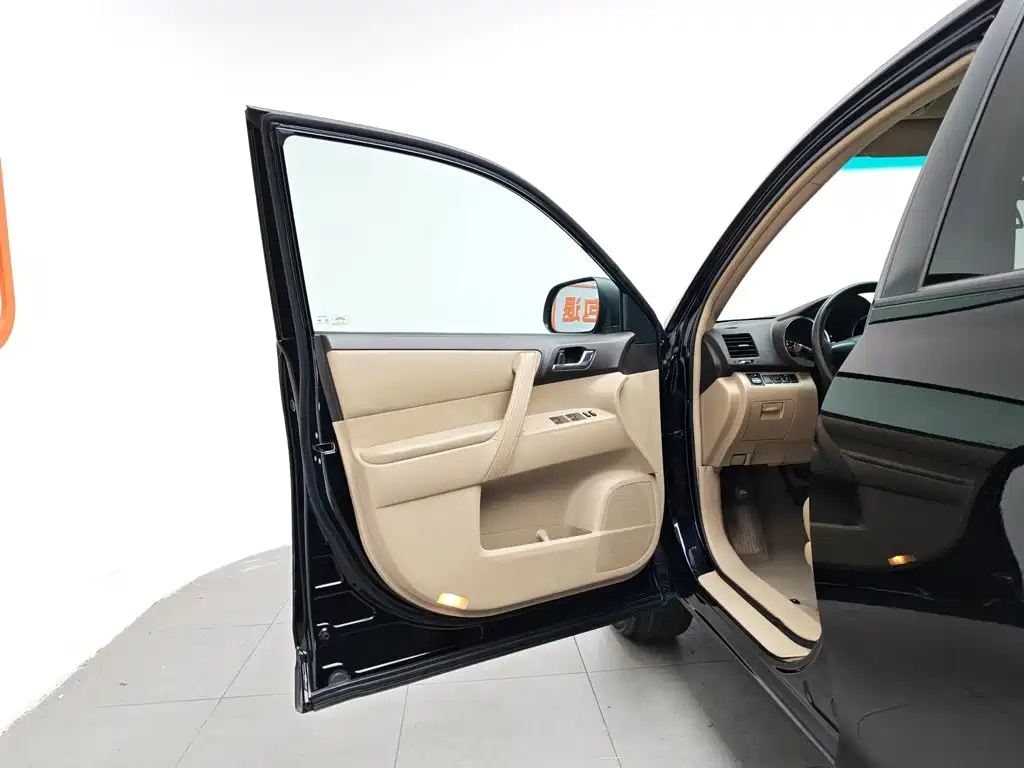 Photo 8 - Toyota Highlander