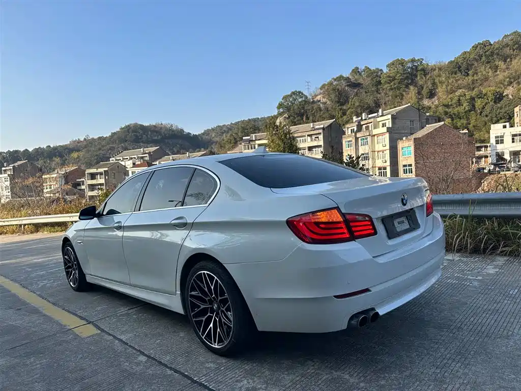 BMW 5 Series 2012 523Li Luxury фото 3