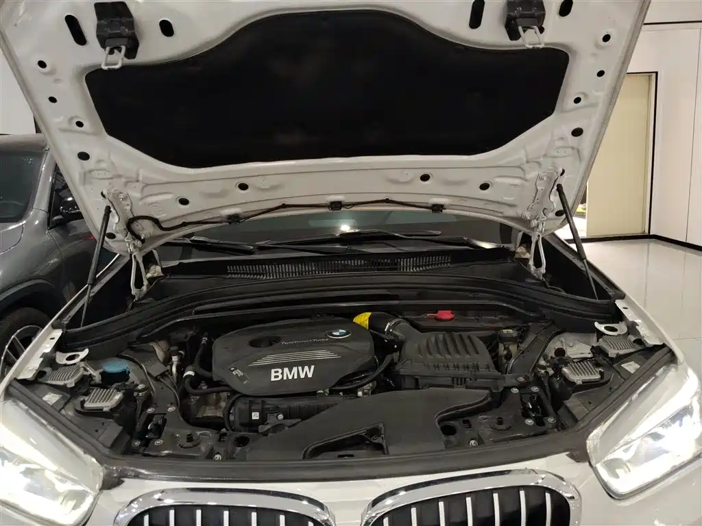 BMW X1 2019 sDrive18Li Premium Model фото 13