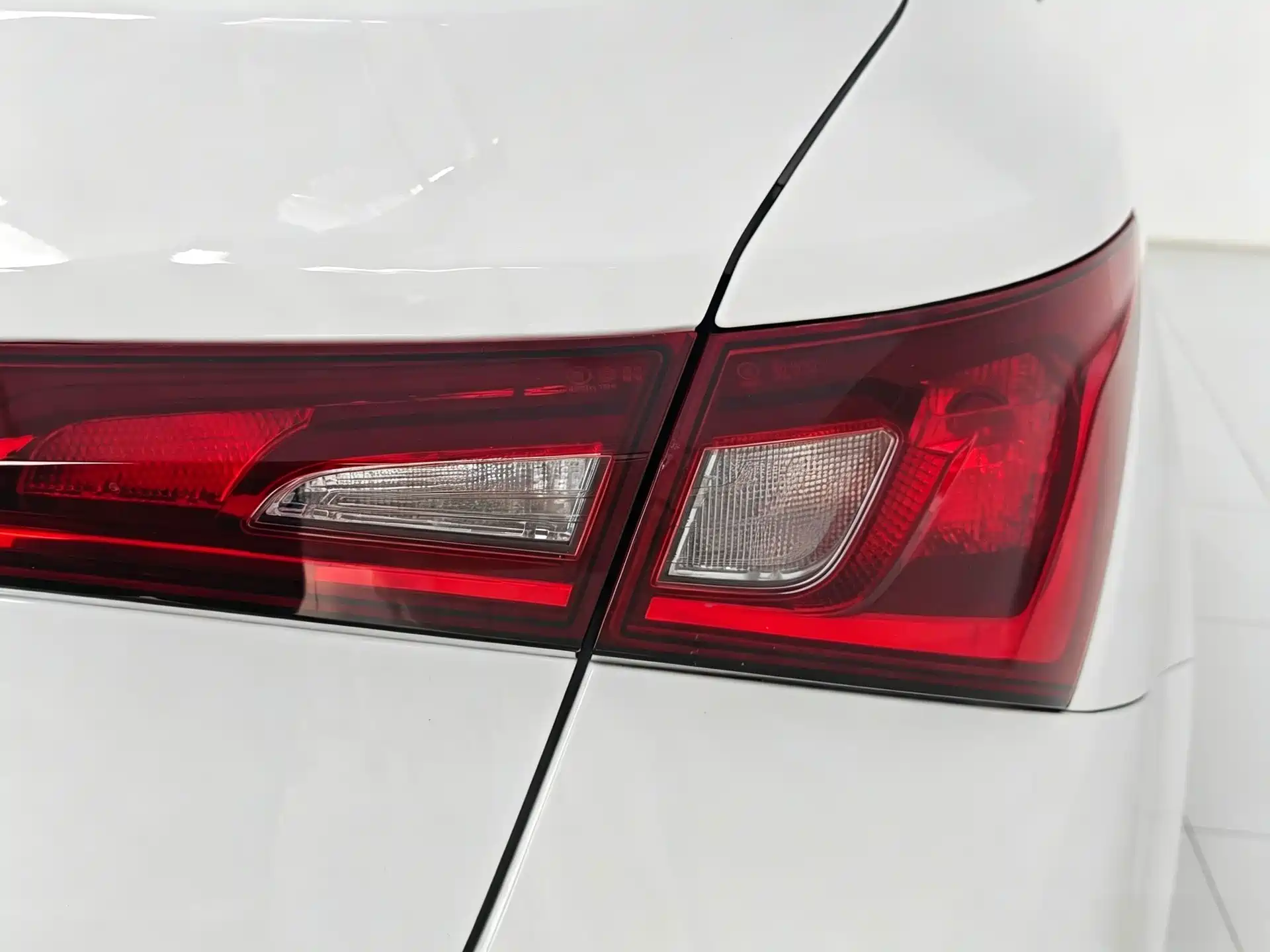 Photo 19 - MG GT