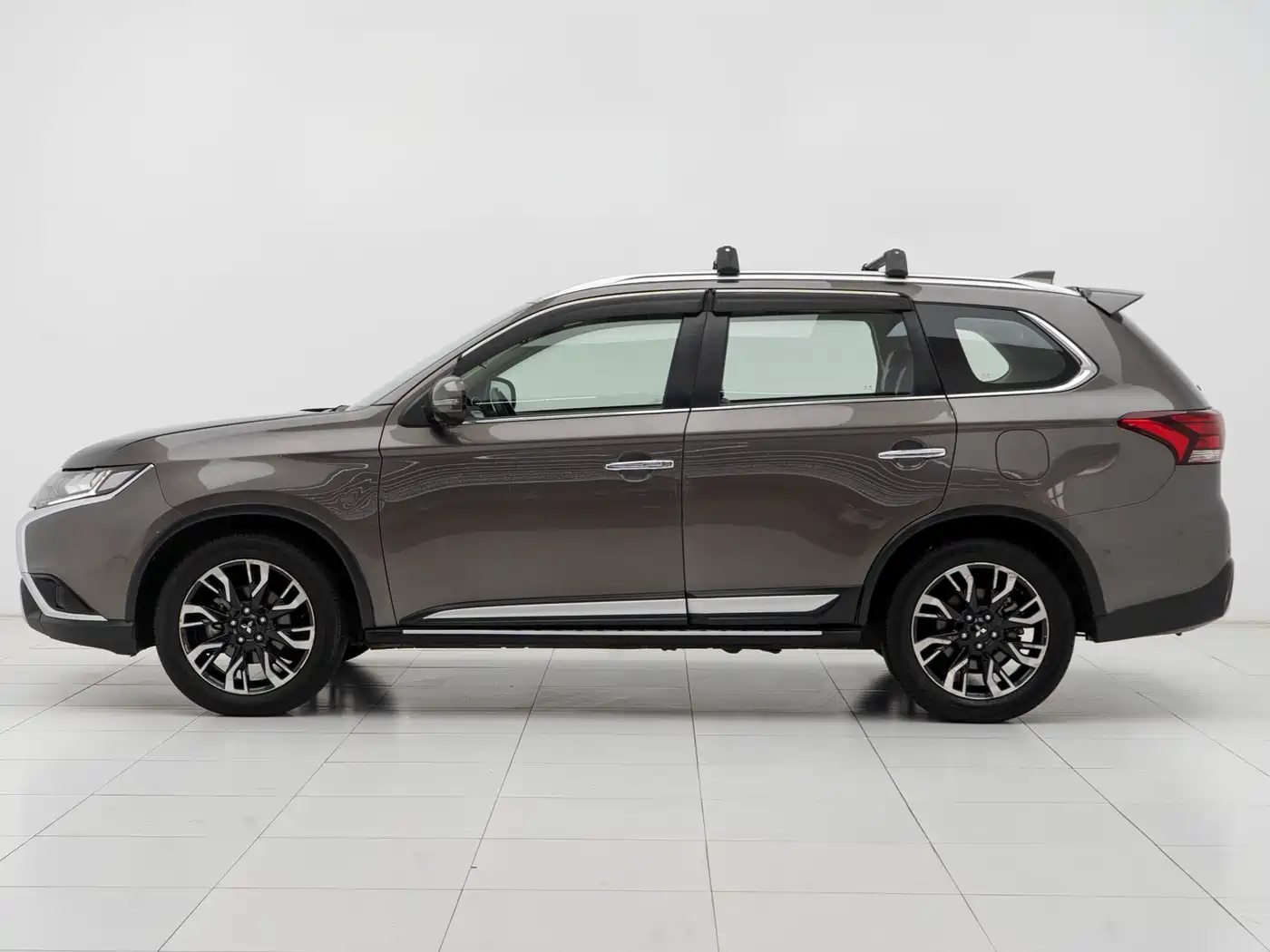 Mitsubishi Outlander 2019 2.4L 4WD Deluxe Edition 7-Seater China VI фото 3