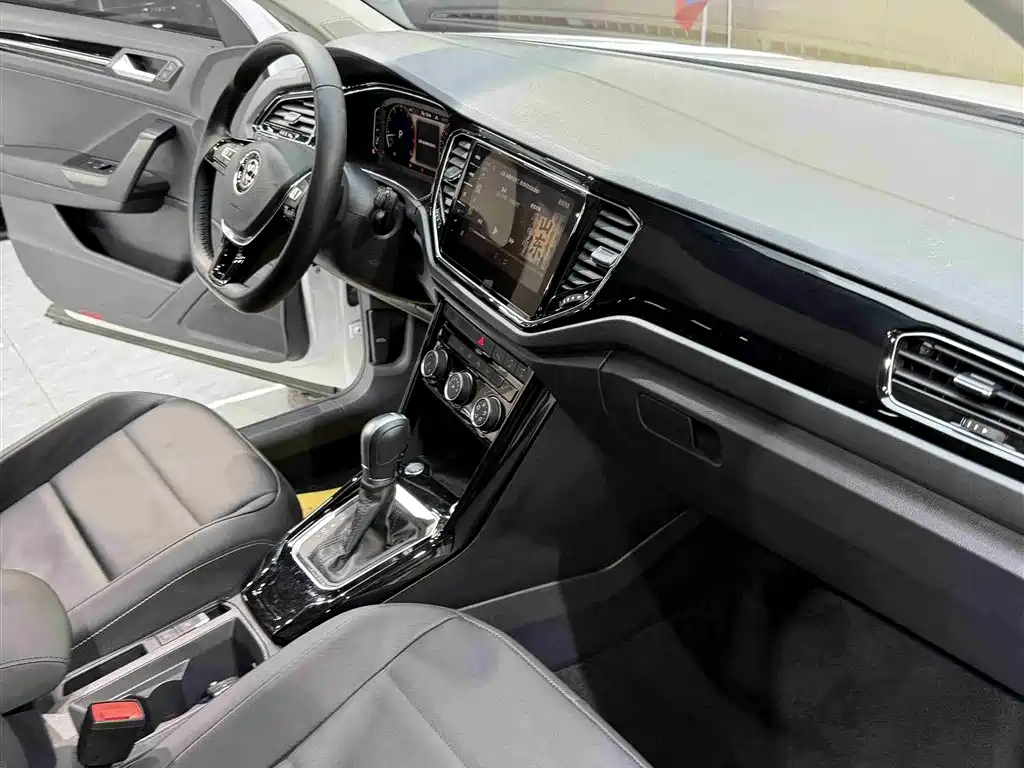 VOLKSWAGEN T ROC EXPLORING SONGS